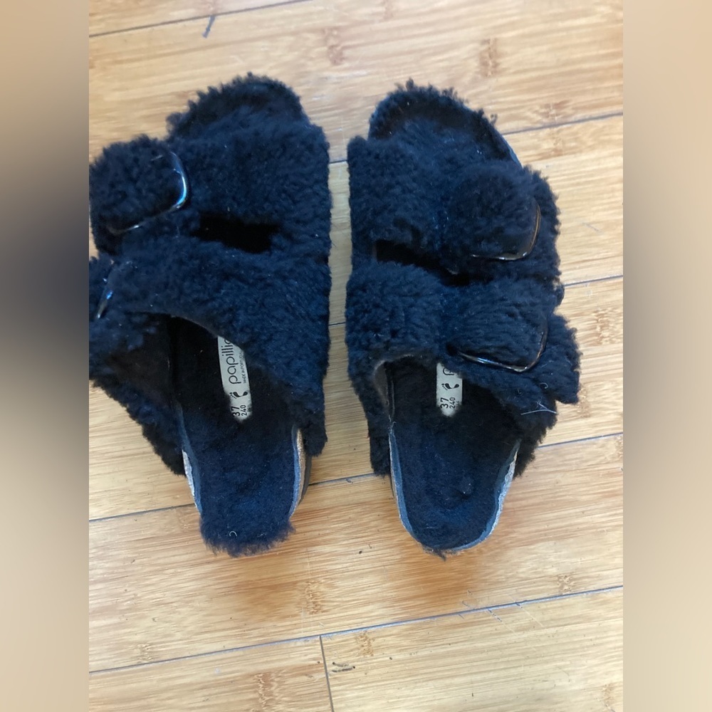 NEW Big Buckle Shearling - Picture 4 of 14